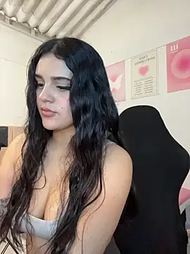 Snapshot of violet-333 chatting on 06/13/26, 05:55 violet-333 online show from 06/13/26, 05:55
