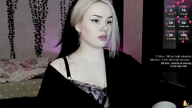 strawberry elfcat online show from 04/17/26, 02:58