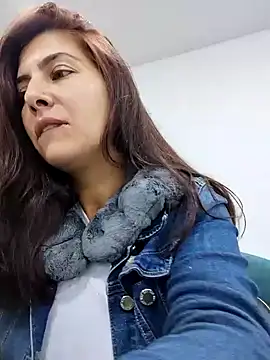 Snapshot of scarlett_moore chatting on 02/13/25, 10:22 scarlett moore online show from 02/13/25, 10:22