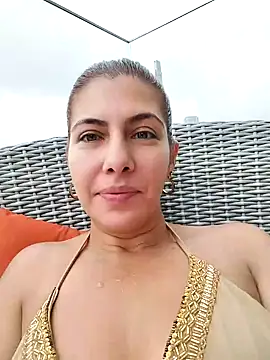 Snapshot of scarlett_moore chatting on 02/15/25, 04:56 scarlett moore online show from 02/15/25, 04:56