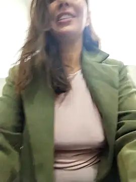 Snapshot of scarlett_moore chatting on 02/23/25, 12:08 scarlett moore online show from 02/23/25, 12:08