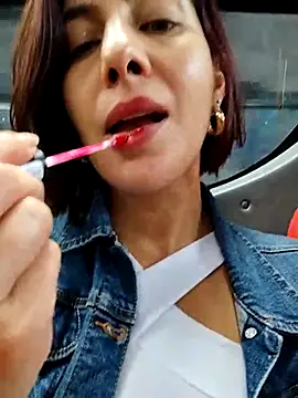 Snapshot of scarlett_moore chatting on 03/19/25, 10:09 scarlett moore online show from 03/19/25, 10:09