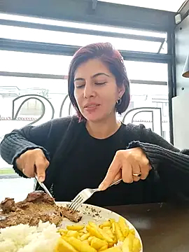 Snapshot of scarlett_moore chatting on 03/21/25, 09:45 scarlett moore online show from 03/21/25, 09:45