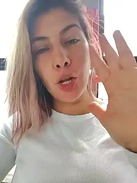 Snapshot of scarlett_moore chatting on 09/17/25, 01:13 scarlett moore online show from 09/17/25, 01:13