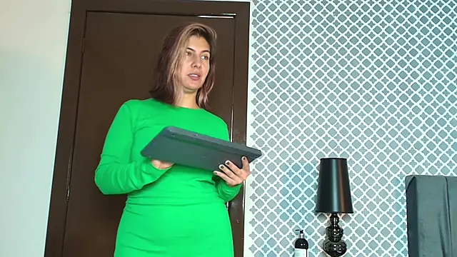 Snapshot of scarlett_moore chatting on 09/19/25, 01:12 scarlett moore online show from 09/19/25, 01:12