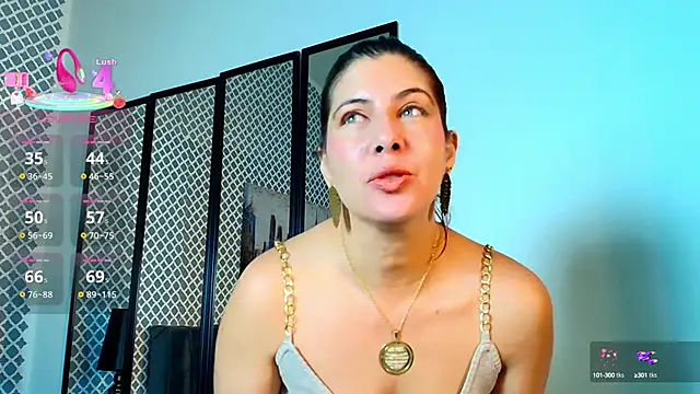 Snapshot of scarlett_moore chatting on 09/26/25, 01:26 scarlett moore online show from 09/26/25, 01:26