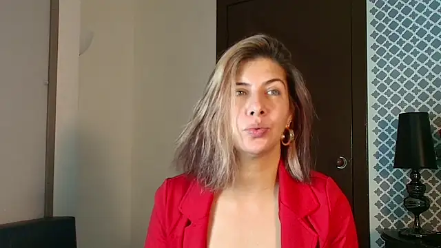 Snapshot of scarlett_moore chatting on 10/02/25, 01:40 scarlett moore online show from 10/02/25, 01:40