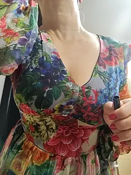 Snapshot of scarlett_moore chatting on 10/03/25, 01:19 scarlett moore online show from 10/03/25, 01:19