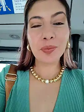 Snapshot of scarlett_moore chatting on 10/04/25, 01:31 scarlett moore online show from 10/04/25, 01:31