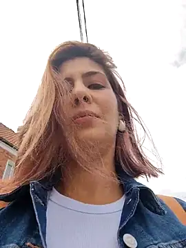 Snapshot of scarlett_moore chatting on 10/17/25, 02:19 scarlett moore online show from 10/17/25, 02:19