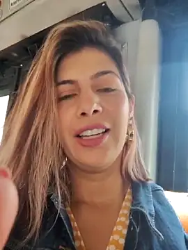 Snapshot of scarlett_moore chatting on 10/19/25, 02:40 scarlett moore online show from 10/19/25, 02:40