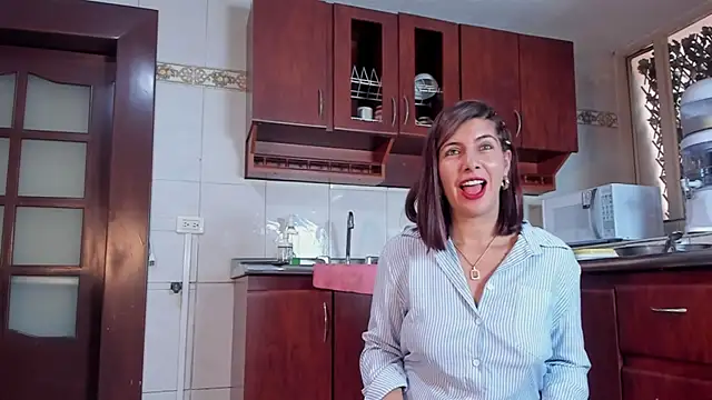 Snapshot of scarlett_moore chatting on 11/10/25, 02:38 scarlett moore online show from 11/10/25, 02:38