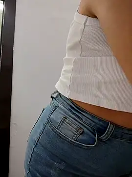 Snapshot of scarlett_moore chatting on 03/18/26, 02:42 scarlett moore online show from 03/18/26, 02:42
