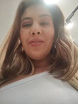 Snapshot of scarlett_moore chatting on 04/13/26, 03:50 scarlett moore online show from 04/13/26, 03:50