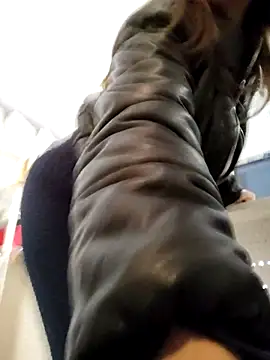 Snapshot of Mia_Novikov chatting on 11/21/25, 08:51 Mia Novikov online show from 11/21/25, 08:51