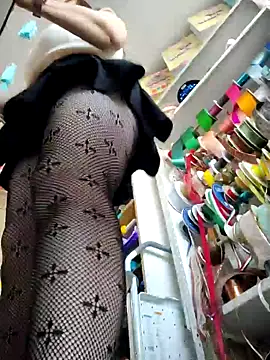 Mia Novikov online show from 12/20/25, 09:44