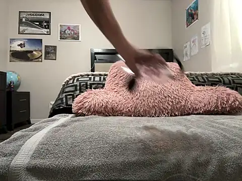 Snapshot of Intokink06 chatting on 02/20/25, 10:15 Intokink06 online show from 02/20/25, 10:15