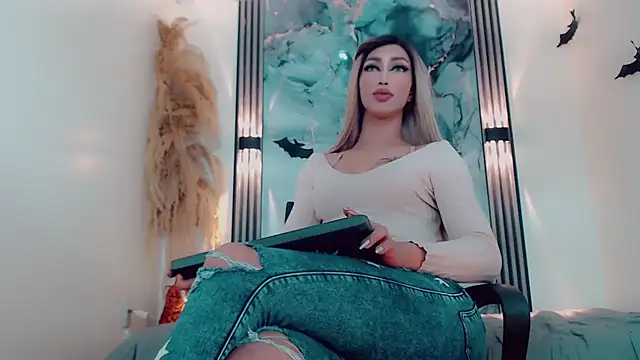 hilary rodriguez online show from 10/24/25, 07:21