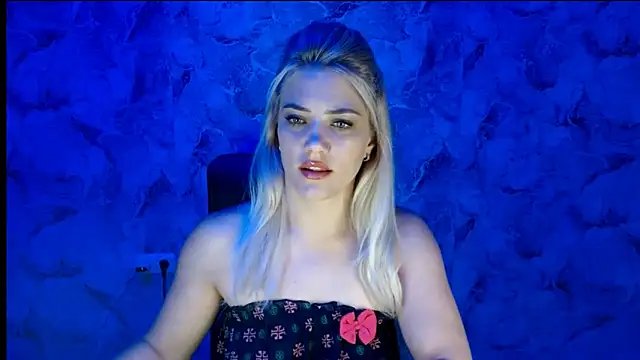 Snapshot of nika_gold1 chatting on 09/10/25, 10:37 nika gold1 online show from 09/10/25, 10:37