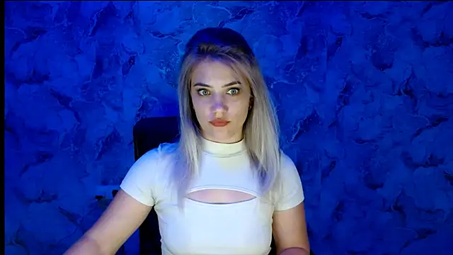 Snapshot of nika_gold1 chatting on 09/11/25, 10:15 nika gold1 online show from 09/11/25, 10:15