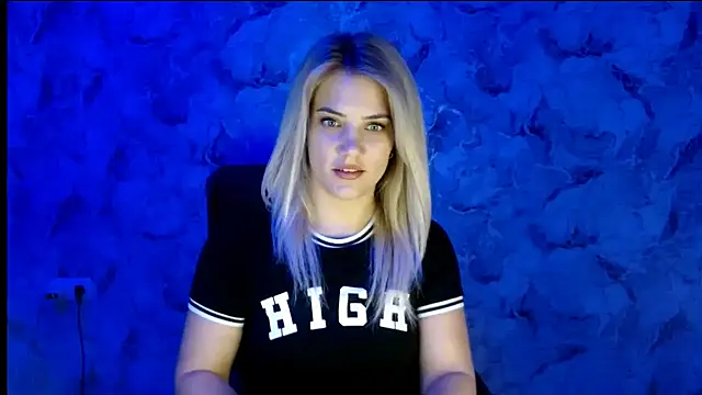 Snapshot of nika_gold1 chatting on 10/12/25, 03:55 nika gold1 online show from 10/12/25, 03:55