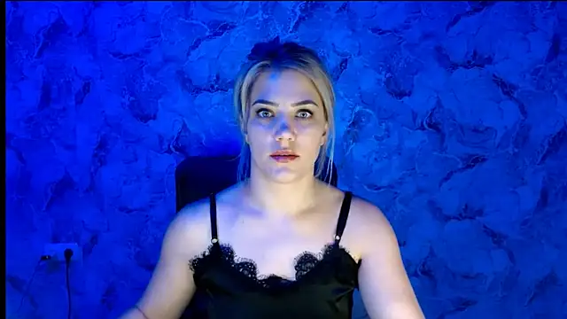 Snapshot of nika_gold1 chatting on 10/14/25, 01:45 nika gold1 online show from 10/14/25, 01:45