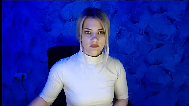 Snapshot of nika_gold1 chatting on 10/30/25, 03:02 nika gold1 online show from 10/30/25, 03:02