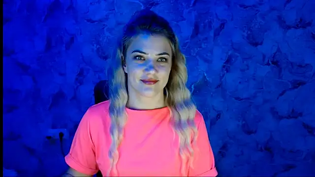 Snapshot of nika_gold1 chatting on 11/25/25, 04:07 nika gold1 online show from 11/25/25, 04:07