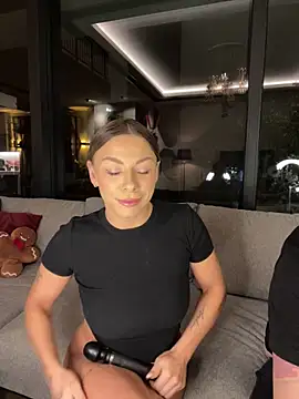 Snapshot of SexOnMyLvL chatting on 12/15/25, 09:41 SexOnMyLvL online show from 12/15/25, 09:41