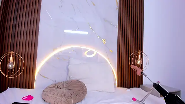 danisaenz  online show from 12/11/24, 08:18