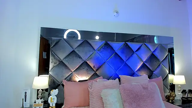 sofhiaa adaams online show from 02/25/25, 06:20