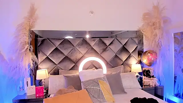 sofhiaa adaams online show from 10/08/25, 11:02