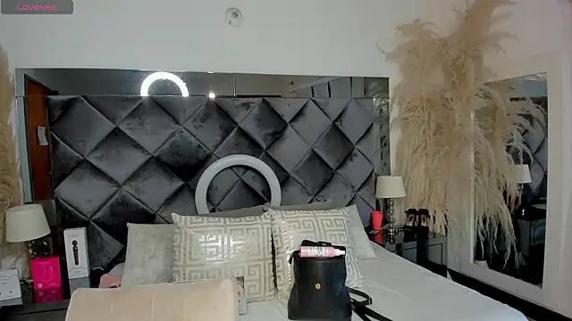 sofhiaa adaams online show from 10/27/25, 10:36