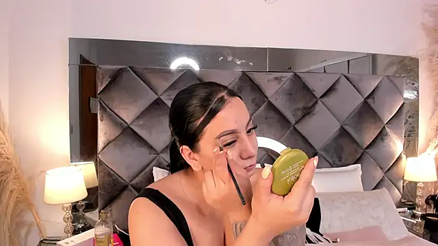 sofhiaa adaams online show from 11/12/25, 09:25