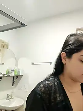 Lia Hurley online show from 12/09/24, 10:54