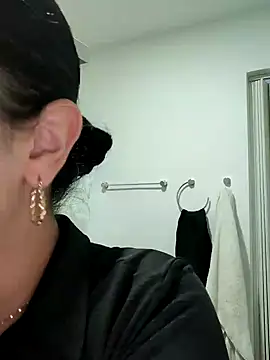 Lia Hurley online show from 12/11/24, 12:44