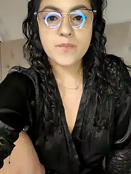 Lia Hurley online show from 12/22/24, 08:36