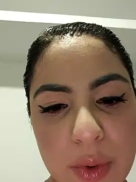 Lia Hurley online show from 03/05/25, 06:12