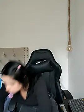 Lia Hurley online show from 03/21/25, 12:50