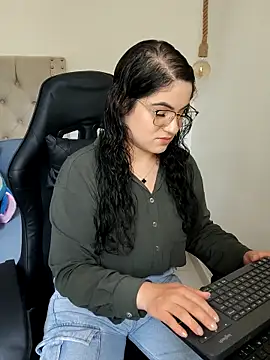 Lia Hurley online show from 03/22/25, 08:37