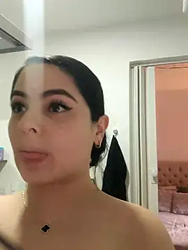 Lia Hurley online show from 12/15/25, 08:02