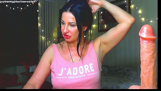 Snapshot of hornymommy69_ chatting on 12/20/24, 09:39 hornymommy69 online show from 12/20/24, 09:39