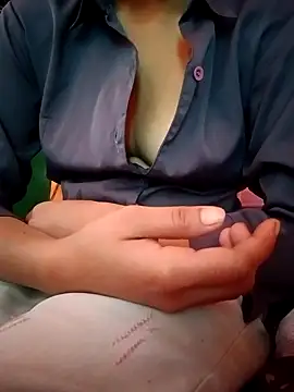 Snapshot of Mangla_Bhabhi chatting on 01/22/25, 08:29 Mangla Bhabhi online show from 01/22/25, 08:29