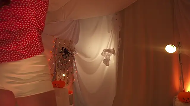 Snapshot of arizonasunrise chatting on 10/28/25, 08:00 arizonasunrise online show from 10/28/25, 08:00