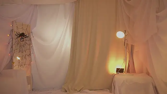 Snapshot of arizonasunrise chatting on 11/16/25, 07:30 arizonasunrise online show from 11/16/25, 07:30