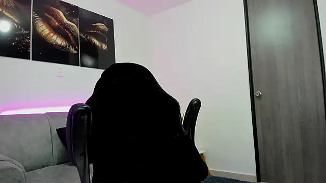 Snapshot of alina_cruz chatting on 02/27/25, 07:47 alina cruz online show from 02/27/25, 07:47