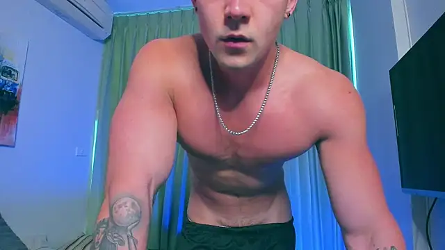 Snapshot of Samuel_Andrew chatting on 01/05/25, 01:35 Samuel Andrew online show from 01/05/25, 01:35