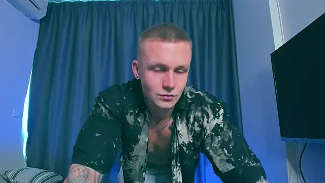 Snapshot of Samuel_Andrew chatting on 01/22/25, 06:42 Samuel Andrew online show from 01/22/25, 06:42