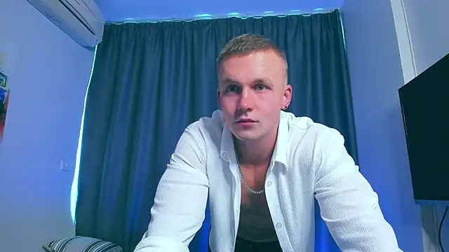 Snapshot of Samuel_Andrew chatting on 01/31/25, 04:03 Samuel Andrew online show from 01/31/25, 04:03