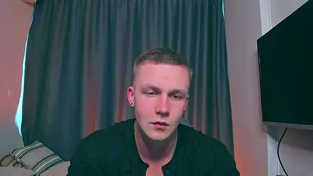 Snapshot of Samuel_Andrew chatting on 02/25/25, 01:30 Samuel Andrew online show from 02/25/25, 01:30